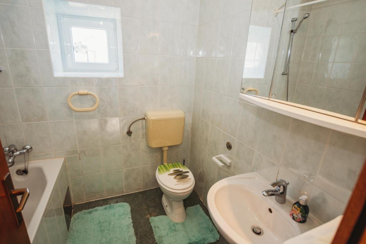 Rooms Emilija Bozava Bagian luar foto
